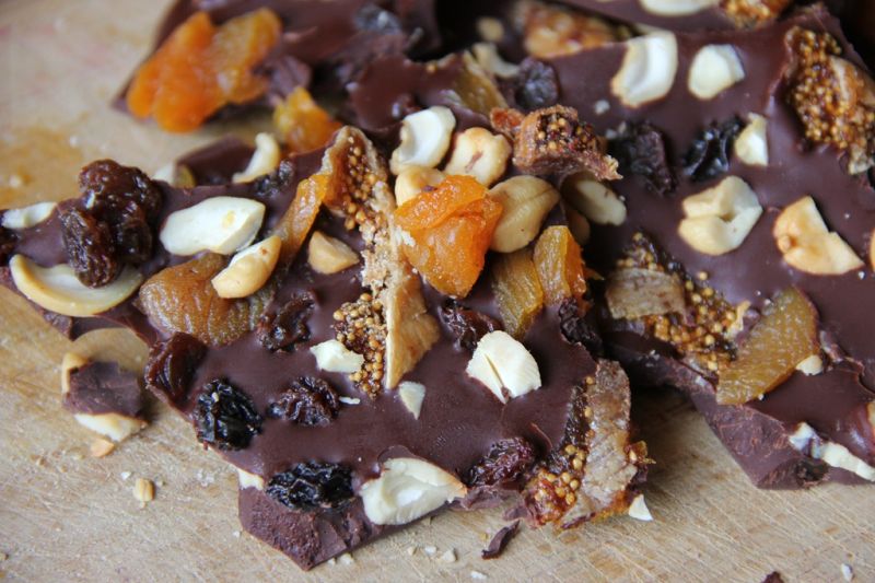Dryfruits chocolate bark