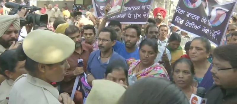 Amritsar rail tragedy: Victims family protest
