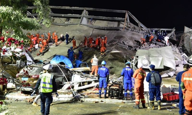 8 dead in hotel collapse in eastern China