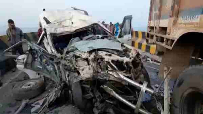 Collision between a truck and an SUV car in bihar