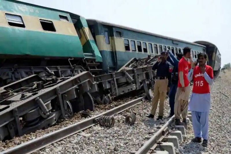 At least 30 killed after two trains collide in Pakistan