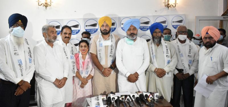 ozens of leaders leaving Congress, Akali Dal and LIP join AAP