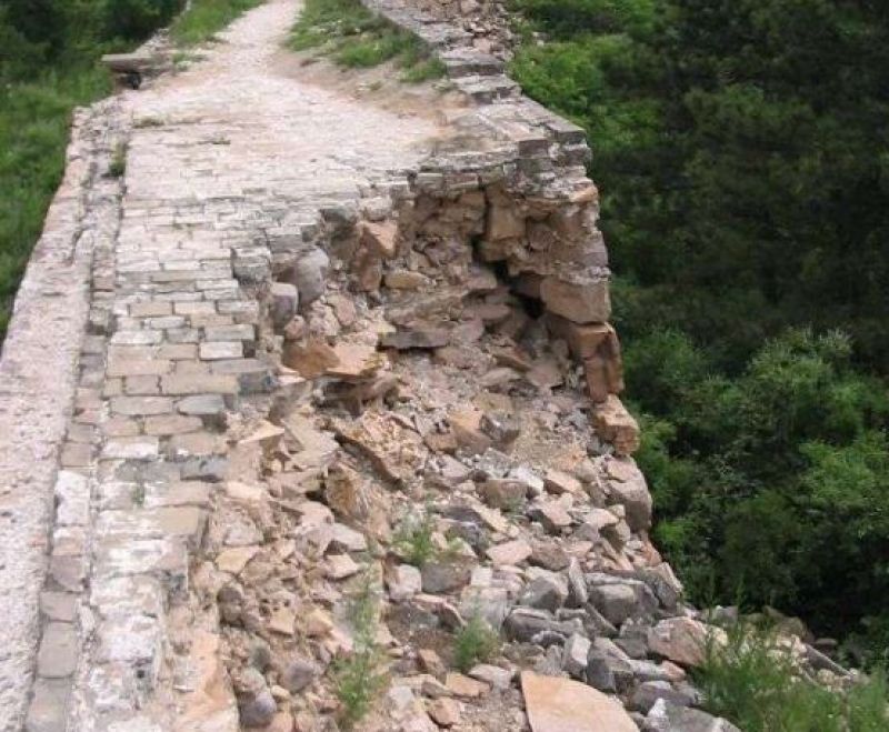 China wall lies crumbling into ruins China wall lies crumbling into ruins