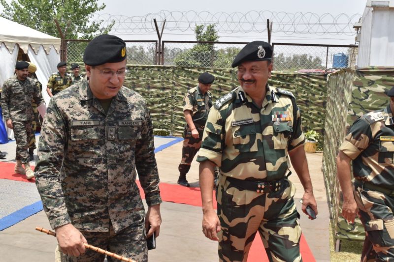  BSF DIG Prabhakar Joshi holds high level meeting with Pak Razors at Zero Line to curb drone activities