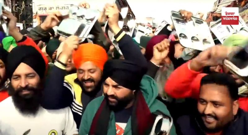 Farmers thali bajao protest during Modis Mann ki Baat