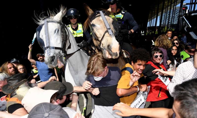 Climate protesters clash with police in Melbourne