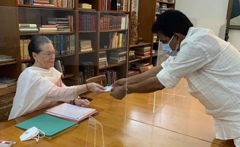 Sonia Gandhi becomes digital member of the party 