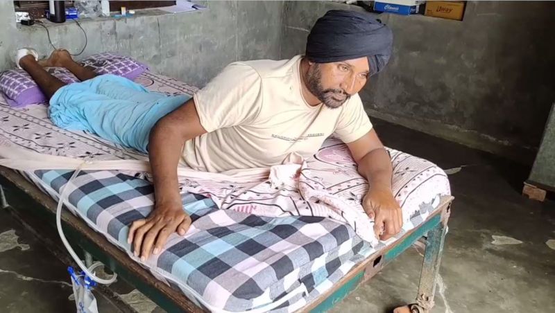 Father of 3 children who have been bedridden for 20 years Father of 3 children who have been bedridden for 20 years