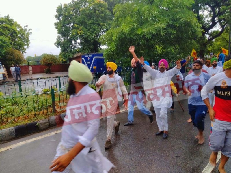 Demonstration of Kirti Kisan Union regarding demands regarding deepening water crisis in Punjab