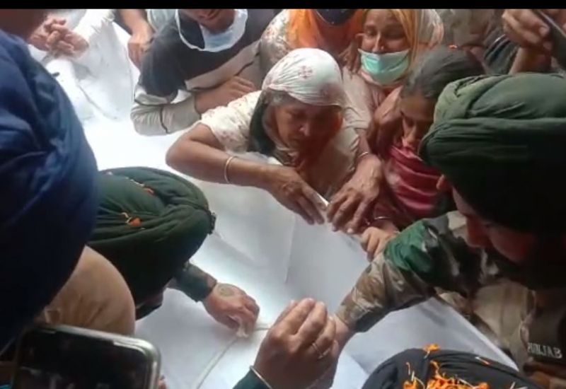 Martyred jawan cremated with state honours