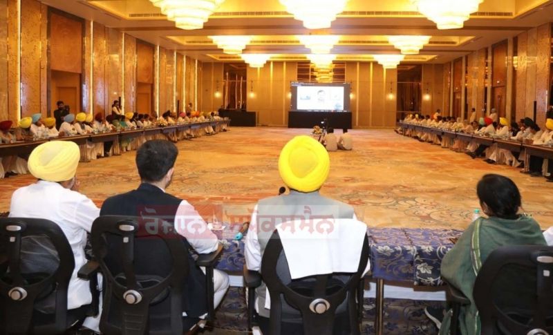 CM Bhagwant Mann and Arvind Kejriwal's Meeting with MLAs and ministers