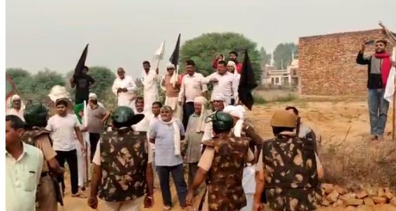 BJP Rajya Sabha member surrounded by farmers in Narnaud