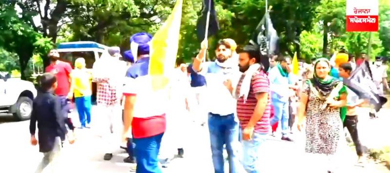 Police seal off press club in Chandigarh