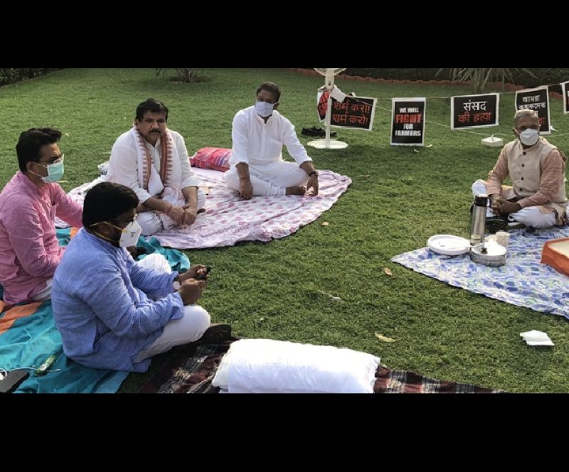 Harivansh offer tea to protesting Opposition MPs