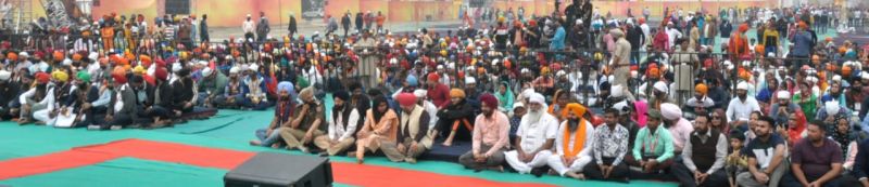 Sufi singer Mr. Satinder Sartaj today paid a musical tribute to Sri Guru Nanak Dev ji