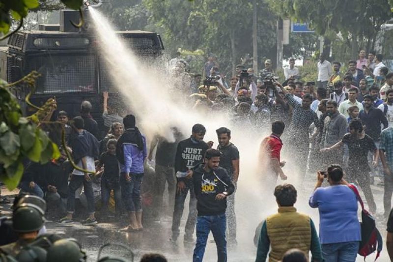 Students and police clash at JNU on convocation day over 300% fee hike