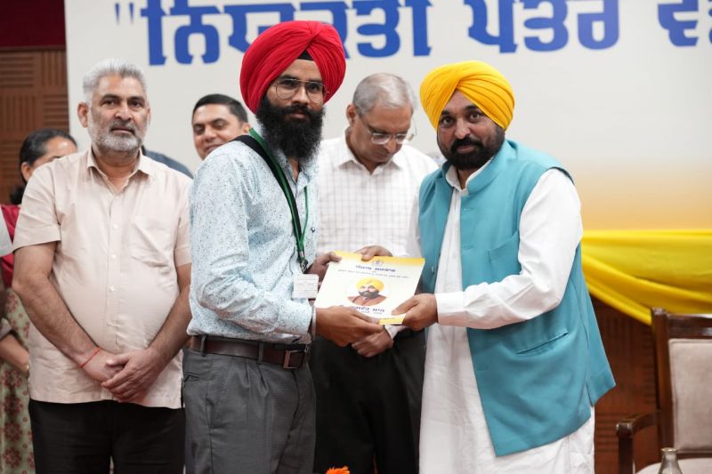 Punjab CM hands over Recruitment Letters to youth
