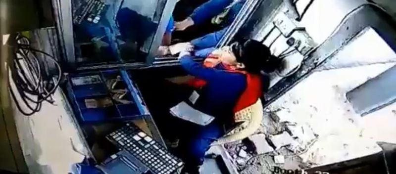 Car driver assaults female toll plaza employee in Gurugram  Car driver assaults female toll plaza employee in Gurugram