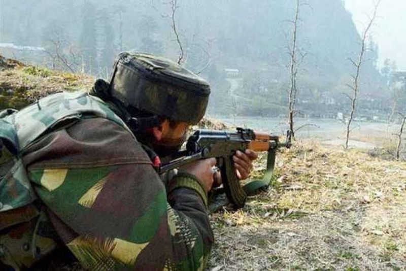 Indian, Pakistani troops trade heavy fire
