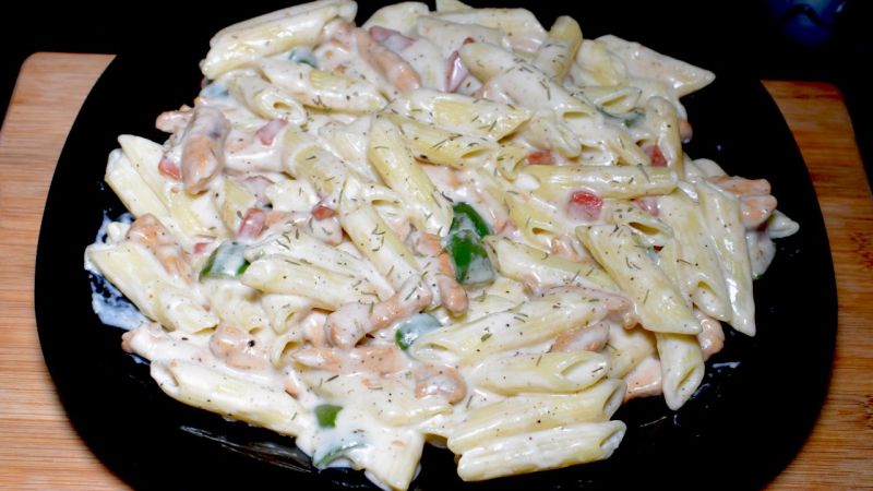 White sauce pasta 