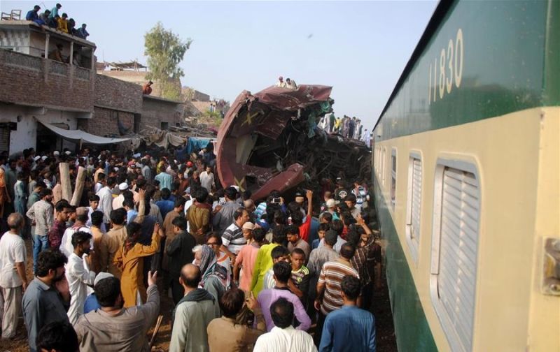 Three dies in train accident in Pakistan