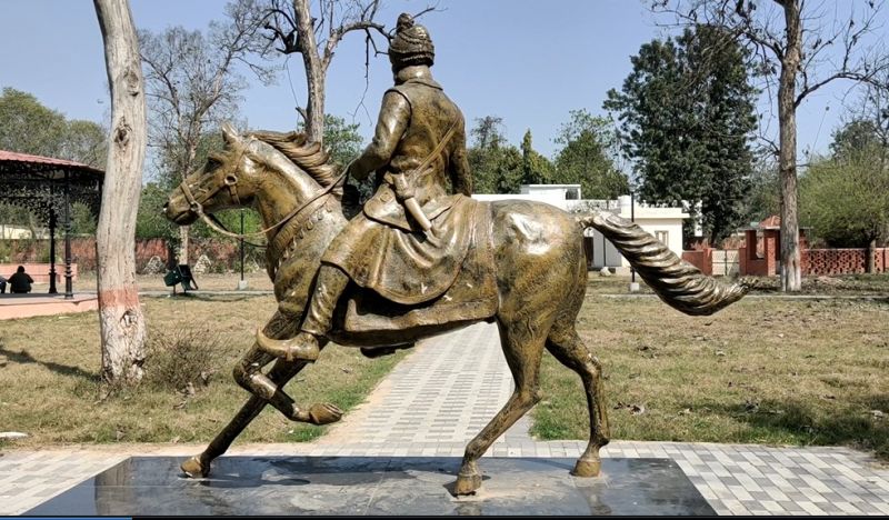 Smashed the statue of Maharaja Ranjit Singh
