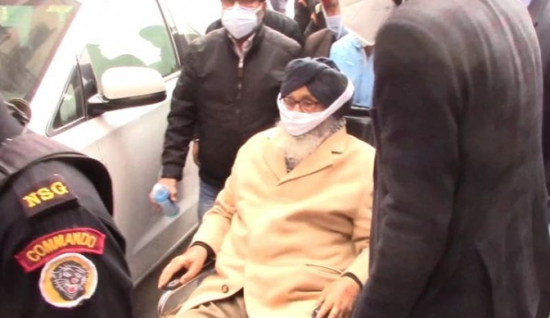Former Chief Minister Parkash Singh Badal arrives at DMC Ludhiana for medical check up Former Chief Minister Parkash Singh Badal arrives at DMC Ludhiana for medical check up