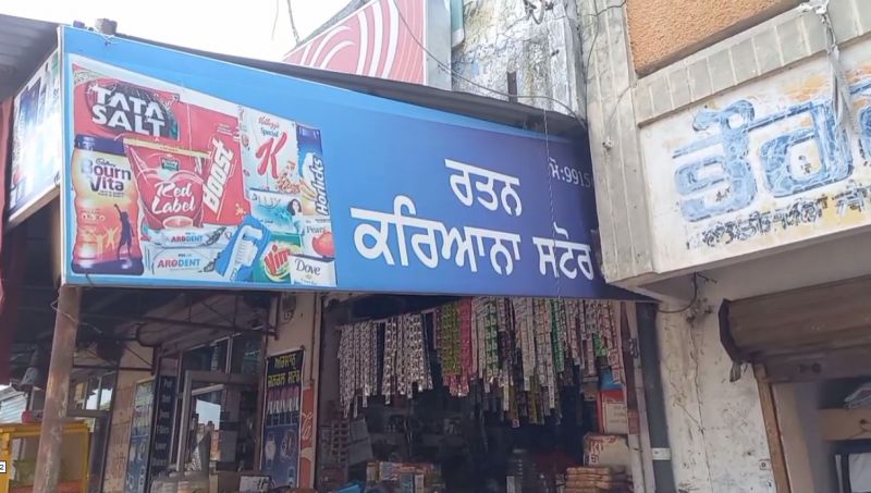  The bravery of an elderly shopkeeper frightened the robbers