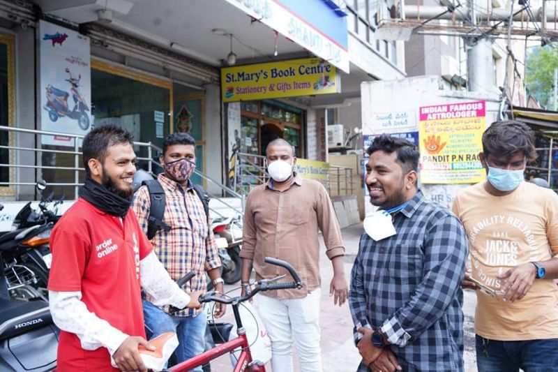 People Gift bike To Delivery Man Who Rode Bicycle To Deliver Food