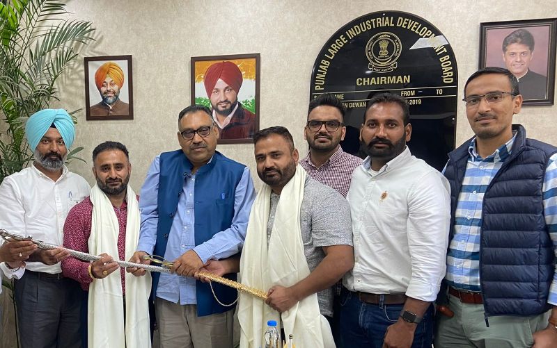 Punjab Large Industrial Development Board Chairman Pawan Dewan honors NRI fraternity