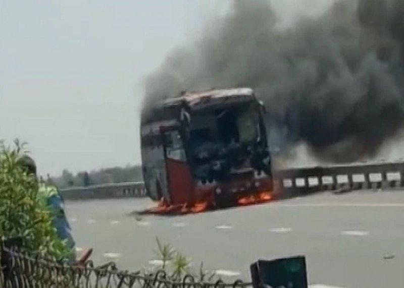 Terrible bus fire in Uttar Pradesh, passengers jumped to safety