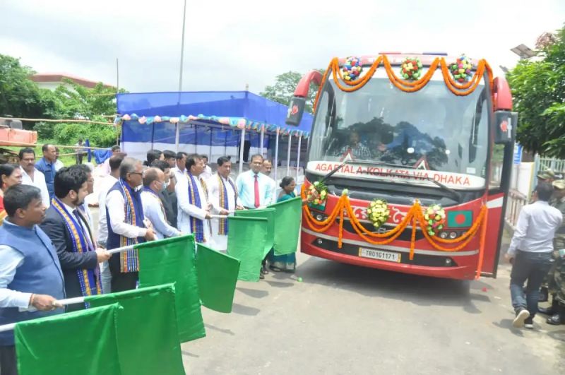 Indo-Bangladesh bus service resumes after 2 years Indo-Bangladesh bus service resumes after 2 years
