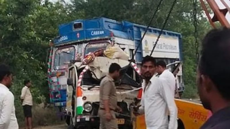 Road accident in Uttar Pradesh
