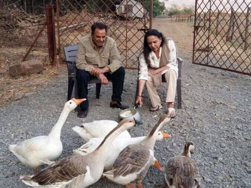 dharmendra with his wife