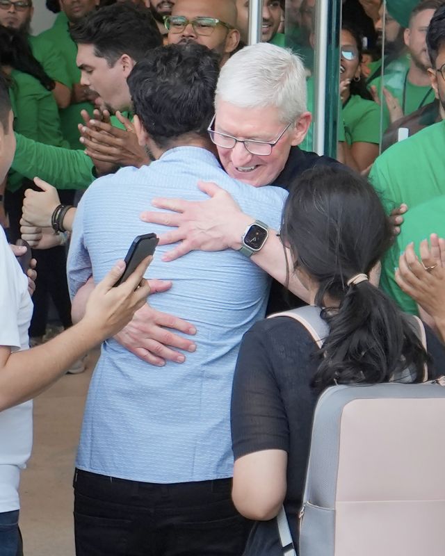 CEO Tim Cook opens doors of first Apple Store in India CEO Tim Cook opens doors of first Apple Store in India