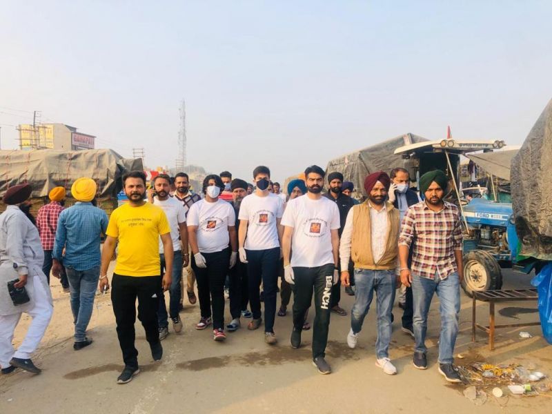 urdarshan Singh Foundation donated 300 blankets,  and medicines to the farmers