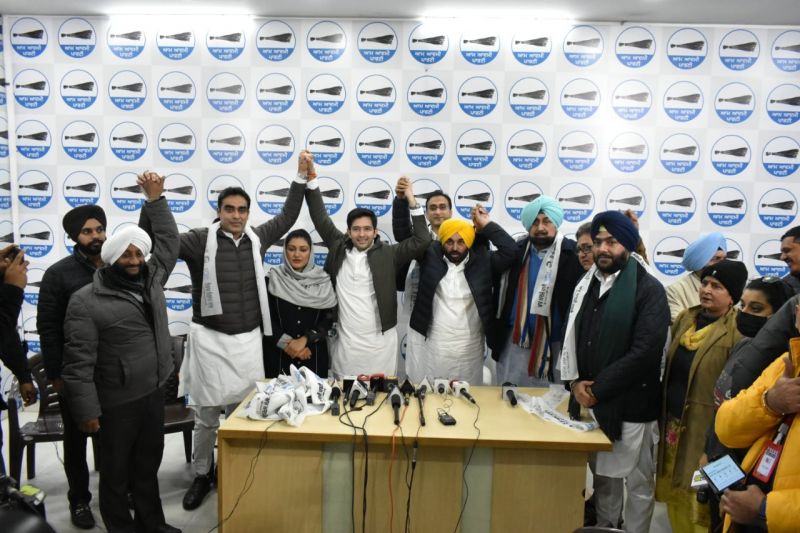 Congress leader H.S. Hanspal, Akali leader Babbi Badal and employees’ leader Sehgal join AAP