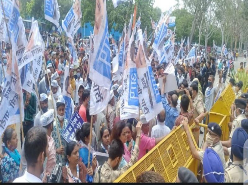 Aam Aadmi Party demonstrated against corruption spread in Municipal Corporation- Pradeep Chhabra