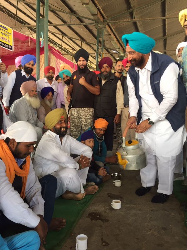 Sukhjinder Singh Randhawa langar sewa at Dana Mandi Sukhjinder Singh Randhawa langar sewa at Dana Mandi