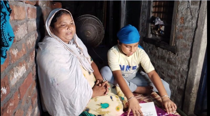 Sonu sood becomes messiah for warriors selling bell puri in Ludhiana