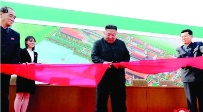 ਖ਼ਾਦ ਫ਼ੈਕਟਰੀ ਦਾ ਉਦਘਾਟਨ ਕਰਦੇ ਹੋਏ ਕਿਮ ਜੋਂਗ ਉਨ।  (ਪੀਟੀਆਈ)