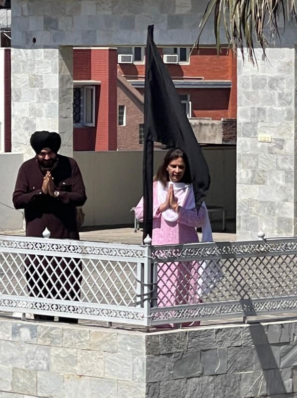 Navjot Sidhu hoisted a black flag at his residence