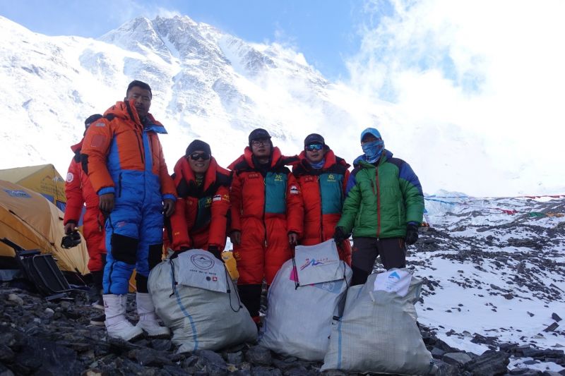 Mount Everest Clean-Up 